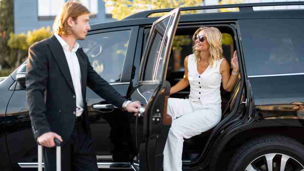 Luxury Airport Transfers in Melbourne arrival service