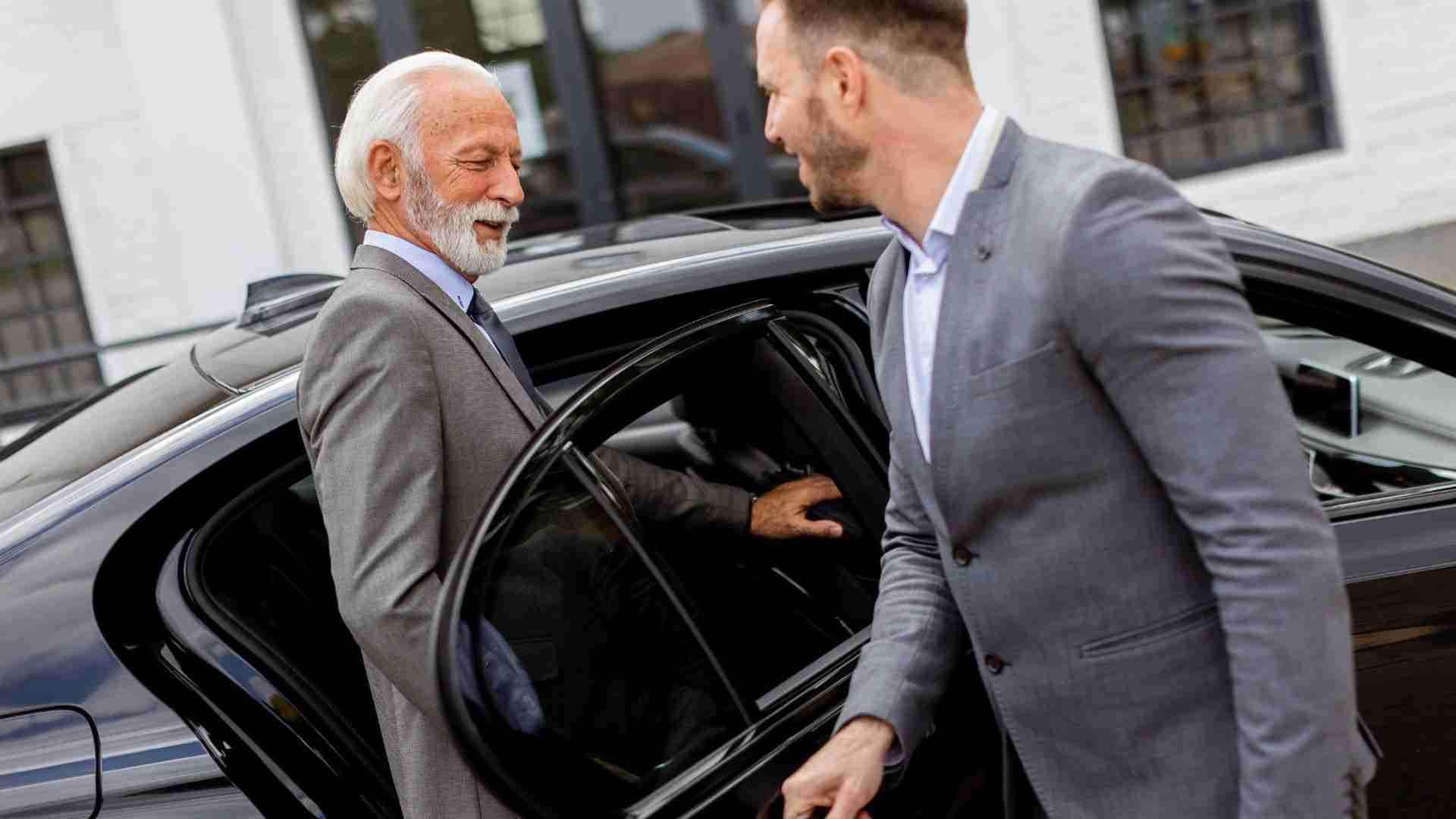 Private-chauffeur-in-northcote executive car assistance